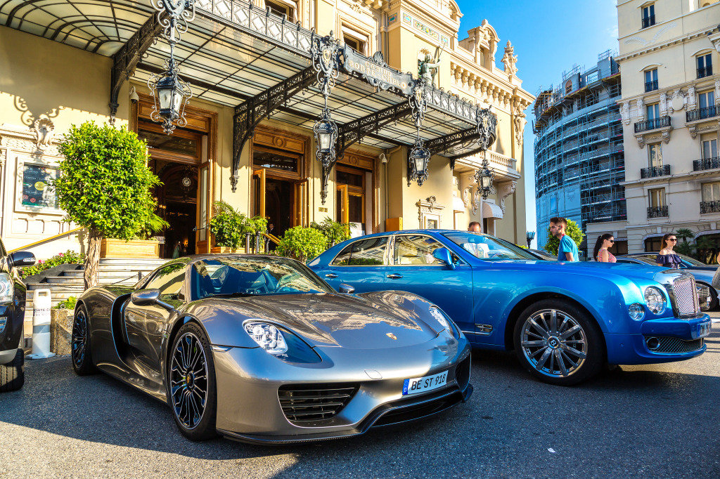 Luxury-Cars-near-Monte-Carlo-Grand-Casino