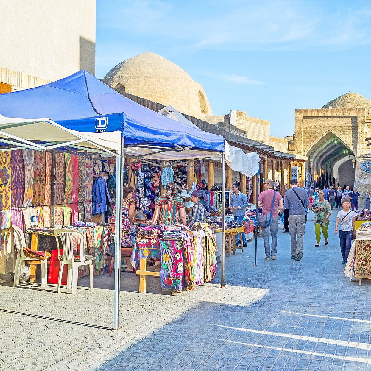 BUKHARA, UZBEKISTAN - APRIL 28, 2015: The large tourist market in the old town, on April 28 in Bukhara.
