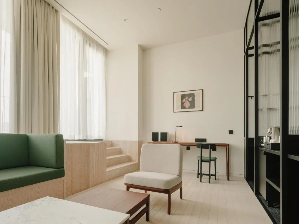 hotel42.jpg
